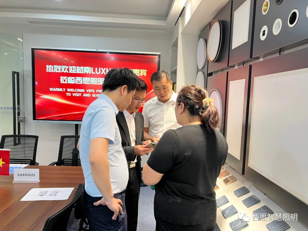 热烈祝贺越南LUXHOUSE贵宾杨总，，，，，乐成签约成为d88尊龙官方网照明越南区域总署理！-公司新闻-d88尊龙官方网照明官网
