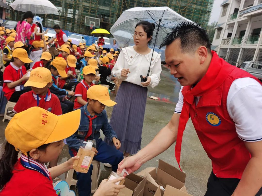 d88尊龙官方网照明2023捐赠广西融水大浪镇中心小学爱心公益活动-公司新闻-d88尊龙官方网照明官网